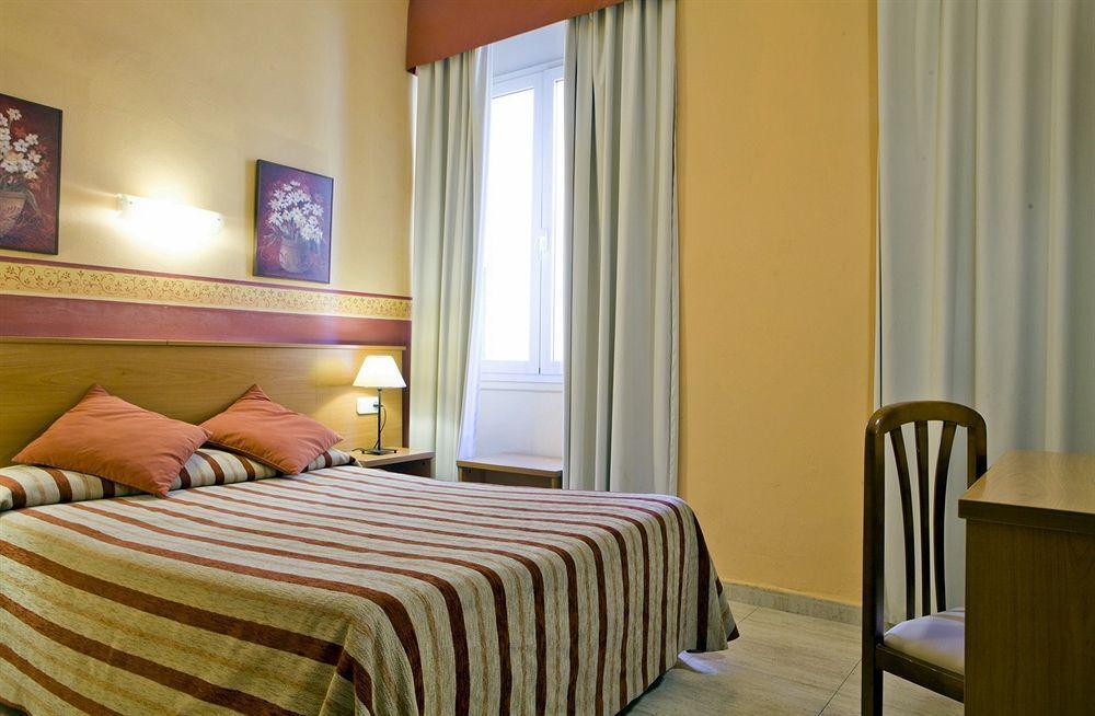 Hotel Boston *