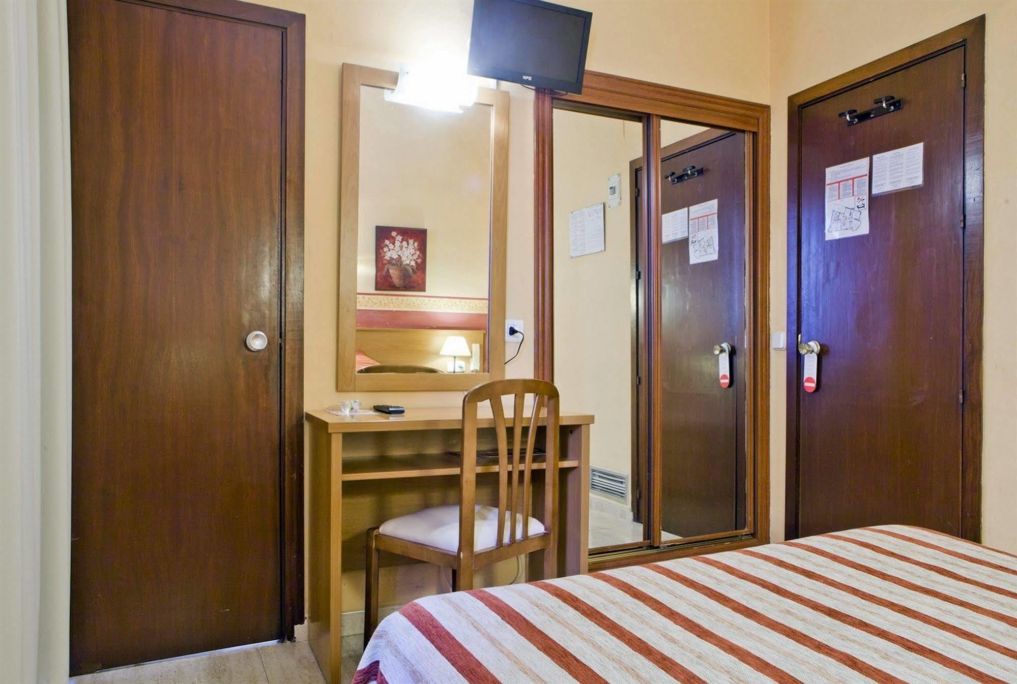 Hotel Boston *
